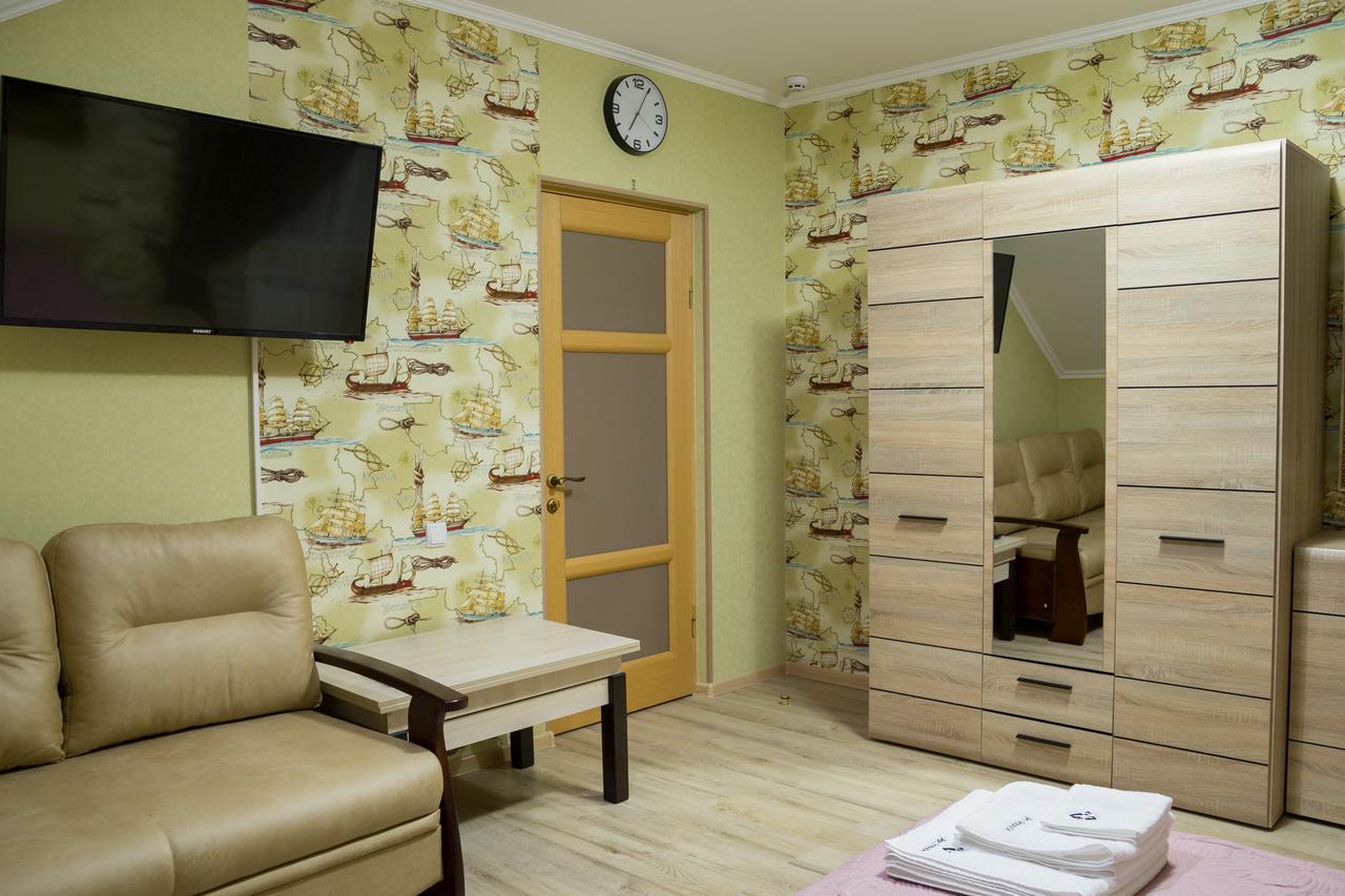 Art House Hostel คาเมียเนตส์-โปดิลสกี ภายนอก รูปภาพ